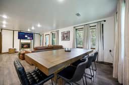 Casino Close! Hot Tub-Firepit-Pool Table Sleeps 14