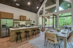 New! Twisted Wildflower! Spa, Fire-pit, Foosball!