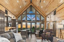 Over the Pines! Fantastic Views! Hot Tub-Firepit!