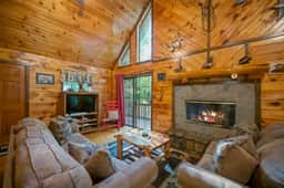 New! Play in Lukfata Creek! Hot Tub! Fire pit!