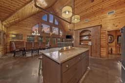 NEW! Prime Cabin, Hot Tub-Firepit-Safari, Sleeps 8