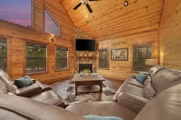 NEW! Prime Cabin, Hot Tub-Firepit-Safari, Sleeps 8