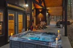 NEW! Prime Cabin Chateau, Hot Tub-Firepit-Sleeps 6