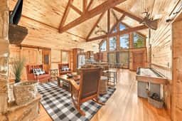 NEW! Prime Cabin Chateau, Hot Tub-Firepit-Sleeps 6
