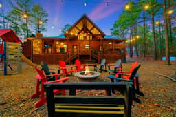 The Great Escape! 4BR w Game Room - Hot Tub - Sleeps 12