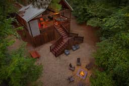 Rustic Cabin Near Creek with Hot Tub & Fire Pit