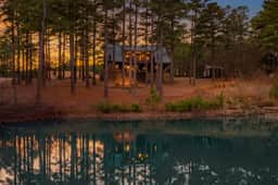 New! Answered Prayers! Pond! Hot Tub! Sleep 22!