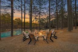 New! Answered Prayers! Pond! Hot Tub! Sleep 22!
