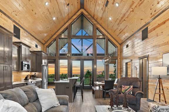 Over the Pines! Fantastic Views! Hot Tub-Firepit!