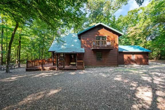 New! Play in Lukfata Creek! Hot Tub! Fire pit!