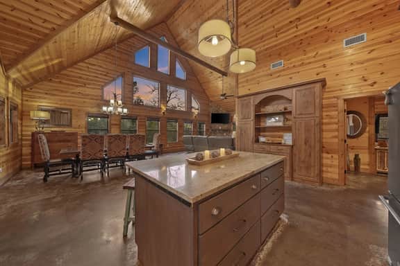 NEW! Prime Cabin, Hot Tub-Firepit-Safari, Sleeps 8