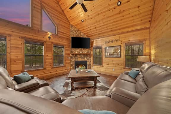 NEW! Prime Cabin, Hot Tub-Firepit-Safari, Sleeps 8
