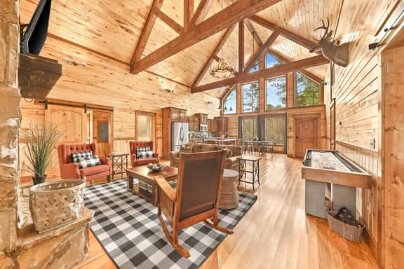 NEW! Prime Cabin Chateau, Hot Tub-Firepit-Sleeps 6