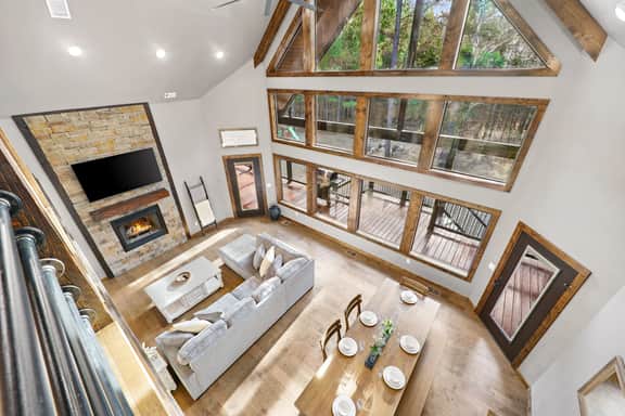 Sundance Lodge! Secluded! Hot Tub-Firepit-Playset!