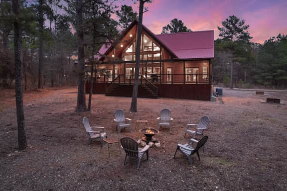 Sundance Lodge! Secluded! Hot Tub-Firepit-Playset!