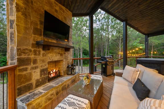 New! At Ease Romantic Honeymoon Cabin Hot Tub