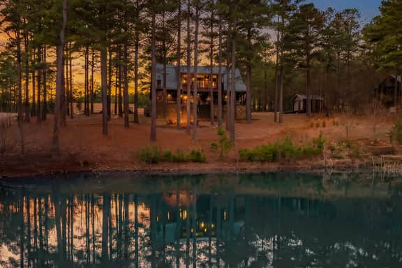 New! Answered Prayers! Pond! Hot Tub! Sleep 22!