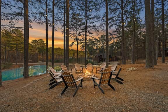 New! Answered Prayers! Pond! Hot Tub! Sleep 22!