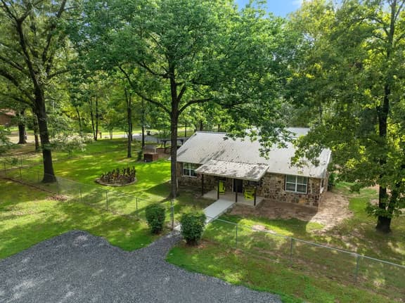 Casino Close! Hot Tub-Firepit-Pool Table Sleeps 14