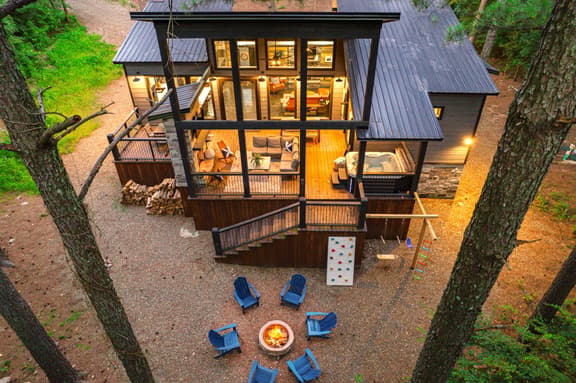 New! Modern Farmhouse w/ Jacuzzi, BBQ, Arcade!