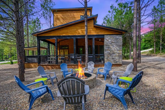 New! Hang Loose! Hot Tub, Firepit, Arcade, Playset