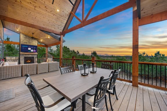 Over the Pines! Fantastic Views! Hot Tub-Firepit!